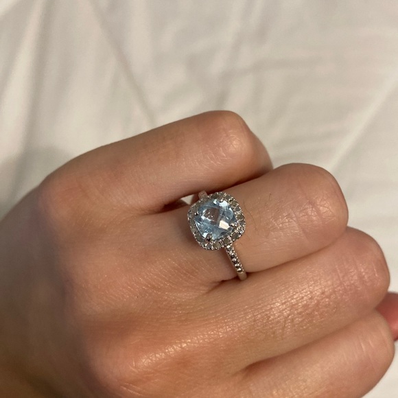 Blue stone sterling silver ring w cubic zarconia stones - Picture 3 of 3